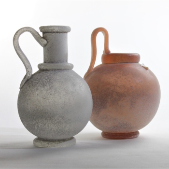 <em><b>Seguso Vetri d’Arte</b><br>two Scavo Vases<br>Italy 1970<em/> Seguso Vetri d´Arte, Amphoren Vase, Murano-Italien 1970