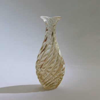 <em><b>Flavio Poli</b><br />Vase "Incrociato Oro"<br />Italy 1958</em> Flavio Poli, vase "Incrociato Oro", manufactured by Seguso Vetri d'Arte, Murano, Italy c. 1958. Colorless overlay glass, spirally ribbed body with fused, vertically ribbed gold foil.